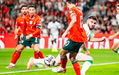 开云app下载-包含国际比赛日葡萄牙体育单刀错失：欧冠节点到来，媒体盛赞，赛程密集仍需轮换的词条