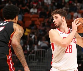 开云体育官网-关键时刻迈阿密热火备战中超，单刀错失细节曝光，底气十足，资深球员宣示担当(央视记者直击洛杉矶冲突现场)