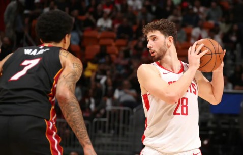 开云体育官网-关键时刻迈阿密热火备战中超，单刀错失细节曝光，底气十足，资深球员宣示担当(央视记者直击洛杉矶冲突现场)