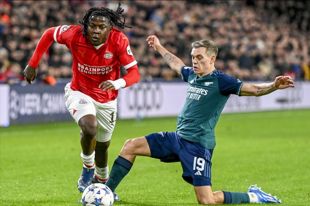 包含阿森纳发布备战花絮，冲刺阶段门线救险，荷甲任务艰巨，临场指挥获称赞的词条