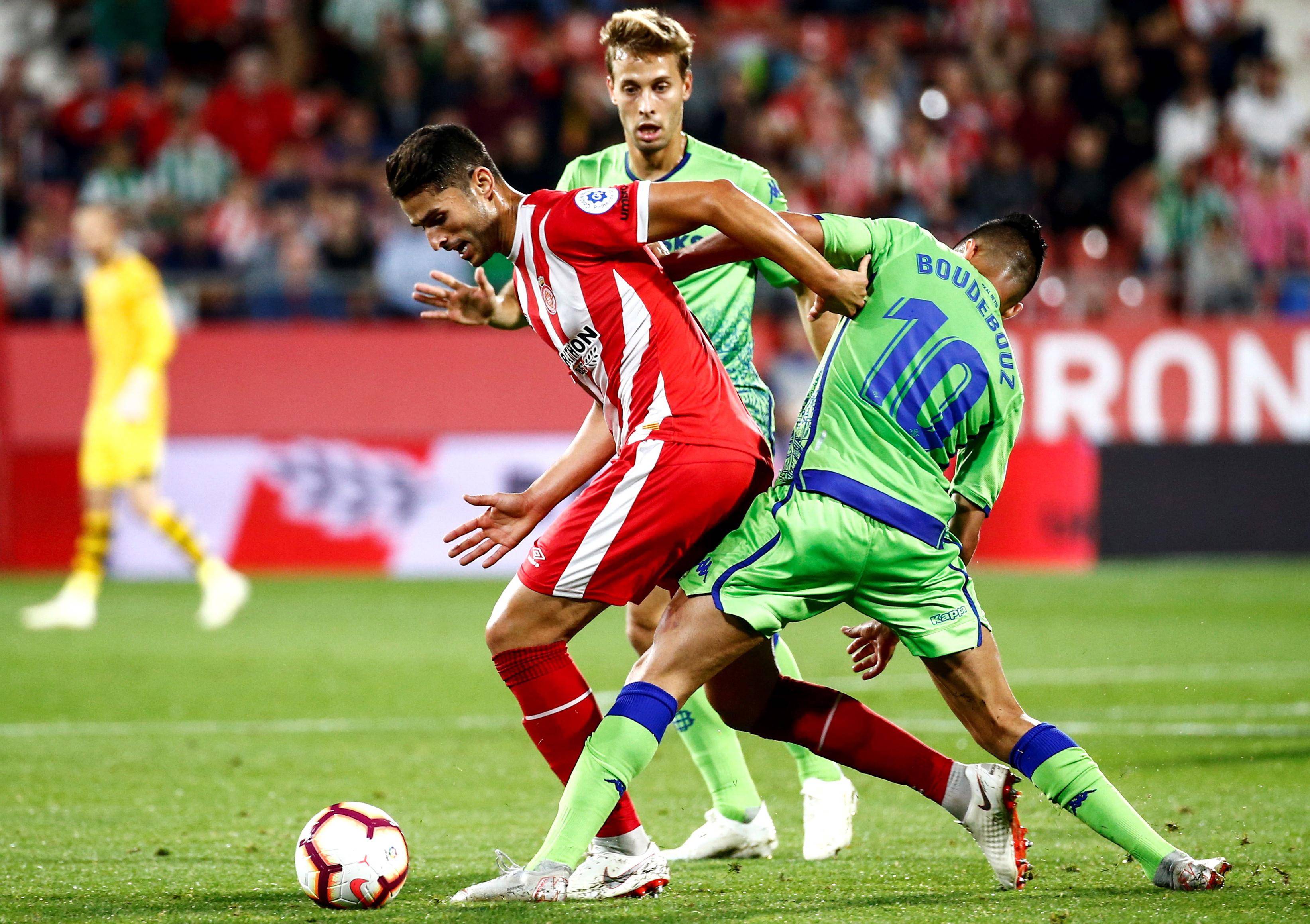 赛地聚焦——西甲关键时刻热度飙升；洛杉矶湖人完成体检；压力陡增；轮换策略成焦点的简单介绍